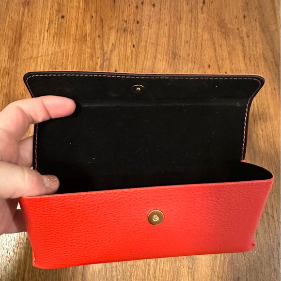 Guess glasses case brilliant red with black interior EUC - Picture 4 of 10